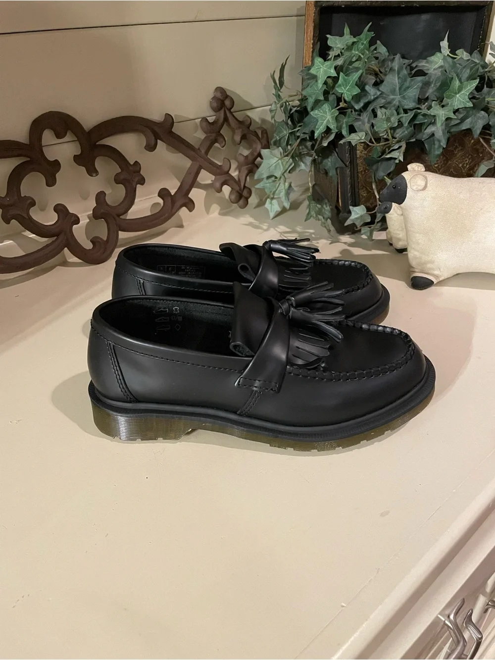 Dr. Martens Adrian Smooth Leather Tassel Loafers All Black Size M 6/W 7 NWOB